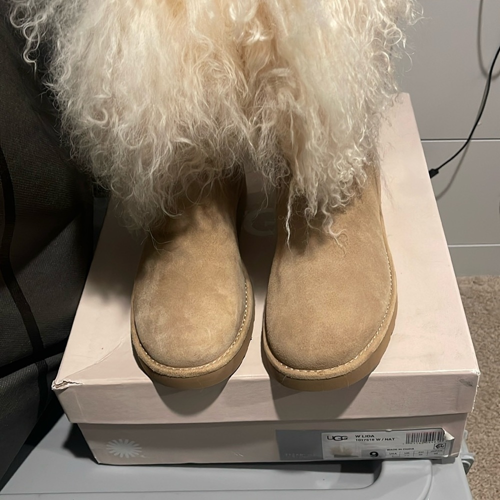 Brand new size 9 cute tan Ugg boots
